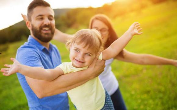 孩子打架父亲吃瓜,见证孩子成长的“吃瓜”瞬间