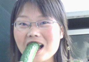 美女孤独吃瓜群众